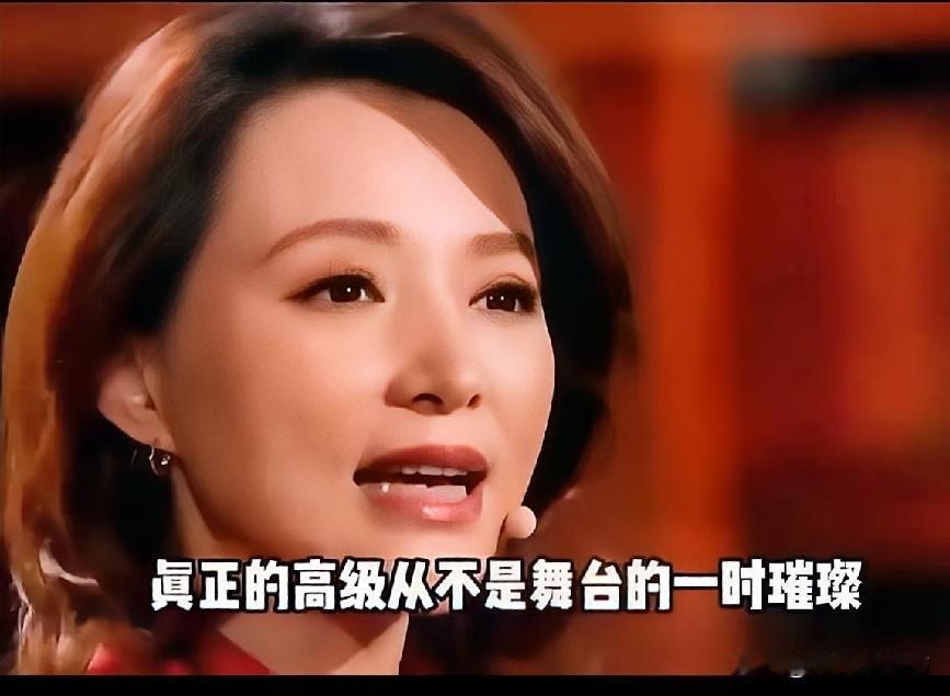 董卿“中秋晚会”风波后首现身！与父亲逛博物馆，丈夫罕见同框破婚变传闻。既是万