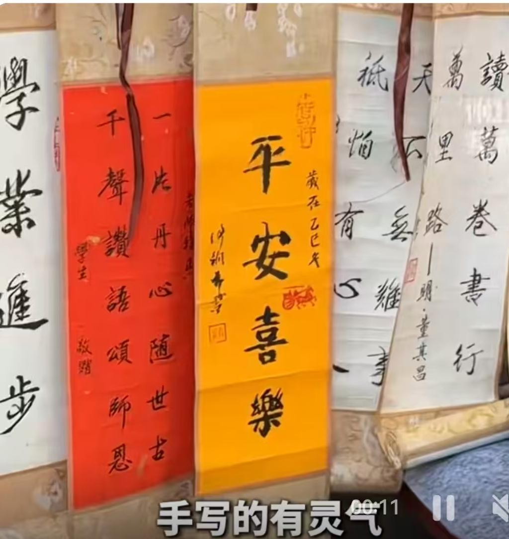 2026年春节前夕，广东佛山的一处街头成了当地最热闹的“景点”，一位87岁的阿伯