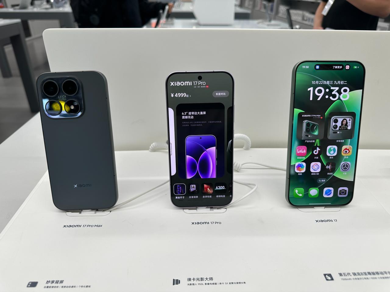 前几天去摸了一下小米17Pro，上手那一瞬间，我一下就理解雷军为啥要改名为17了