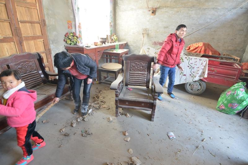 一家三口被撞亡，家属死守婚房拒绝出售：这里的每粒灰尘，都是念想“房子卖了，