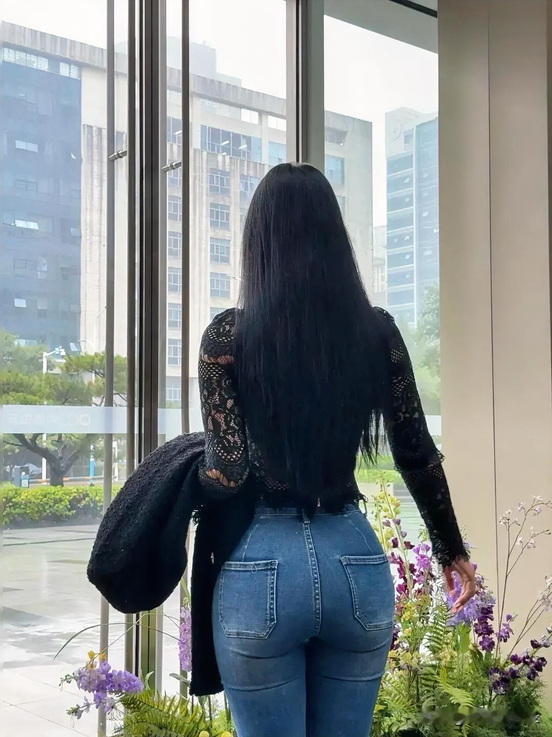 一个人想真正成事，往往真的要先离开旧环境。不是家乡不好，不是家人不爱，而是旧圈子