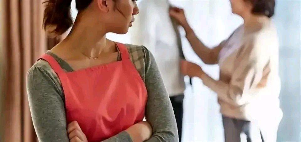 上周把年薪86万、父母退休金月入3万的男友领回家，本以为捡到宝。老妈提前忙活一下