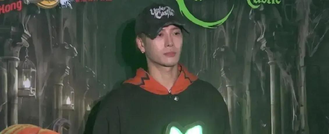 王嘉尔这事儿就挺没劲的传了那么久的“秘恋七年”，甚至说宋雨琦都见过家长了，结果当事人自己出来，在香港