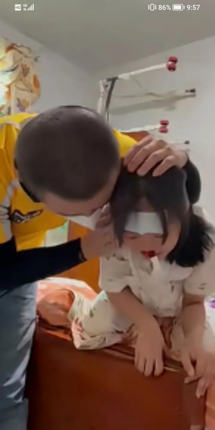 天塌了，女儿光流鼻血发高烧，浑身无力，爸爸带女儿去医院检查，检查结果，女儿得的是