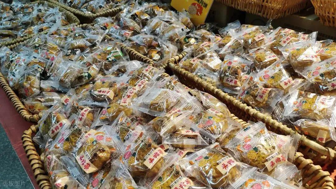 中秋后，卖不完的月饼都去哪了？超市员工透露了去处，真没想到中秋一过，各大超市