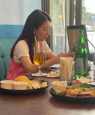 天啊…方媛现实中就长这样啊…​​​