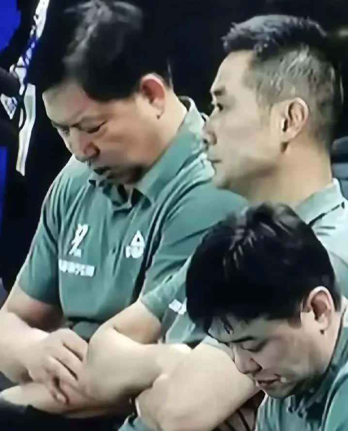 ⭕陈方遇到大难题⭕天津女排的陈馨彤归队，成年队的二传三选二成了道难题。老