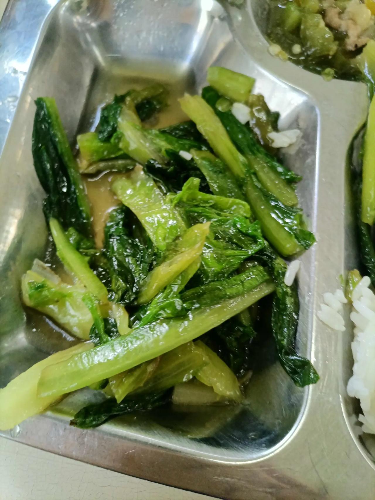 在广东十几年，吃十几年的食堂总结出食堂餐饮五大惯用食材：（不服来辩）1