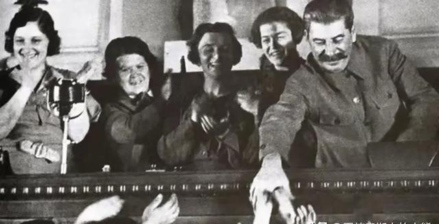 苏德战争胜利后，20年代逃出去的白俄都认为斯大林干出了远超沙俄任何一位沙皇的功绩