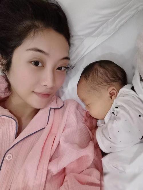 “这不是崇洋媚外吗！”8年前，山东美女不结婚，花50万去泰国挑供体做试管，独自