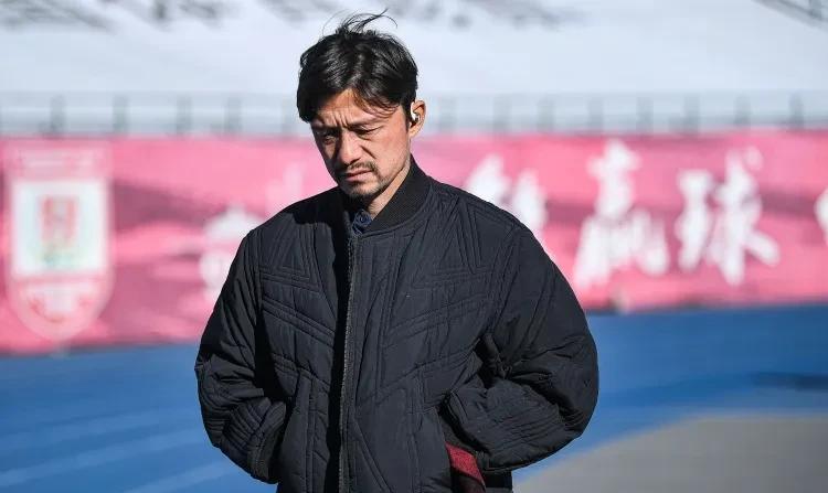 主教练谢晖即将下课，接任者或是北京国安前主教练苏亚雷斯。据报道，长春亚泰俱乐部已