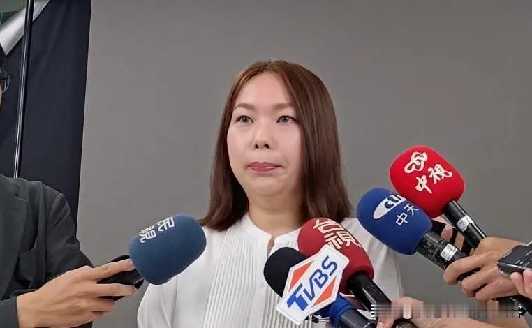 民众党发言人李有宜宣布退党民众党发言人李有宜今天（30日）宣布请辞发言人及财