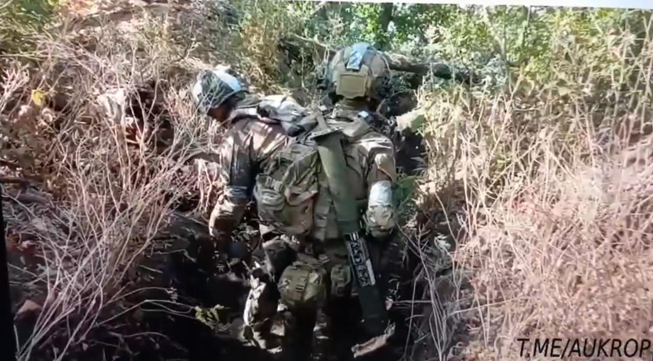 乌克兰战士睡过了头?没注意到俄罗斯人进入他的战壕……几名俄罗斯士兵进入了乌克