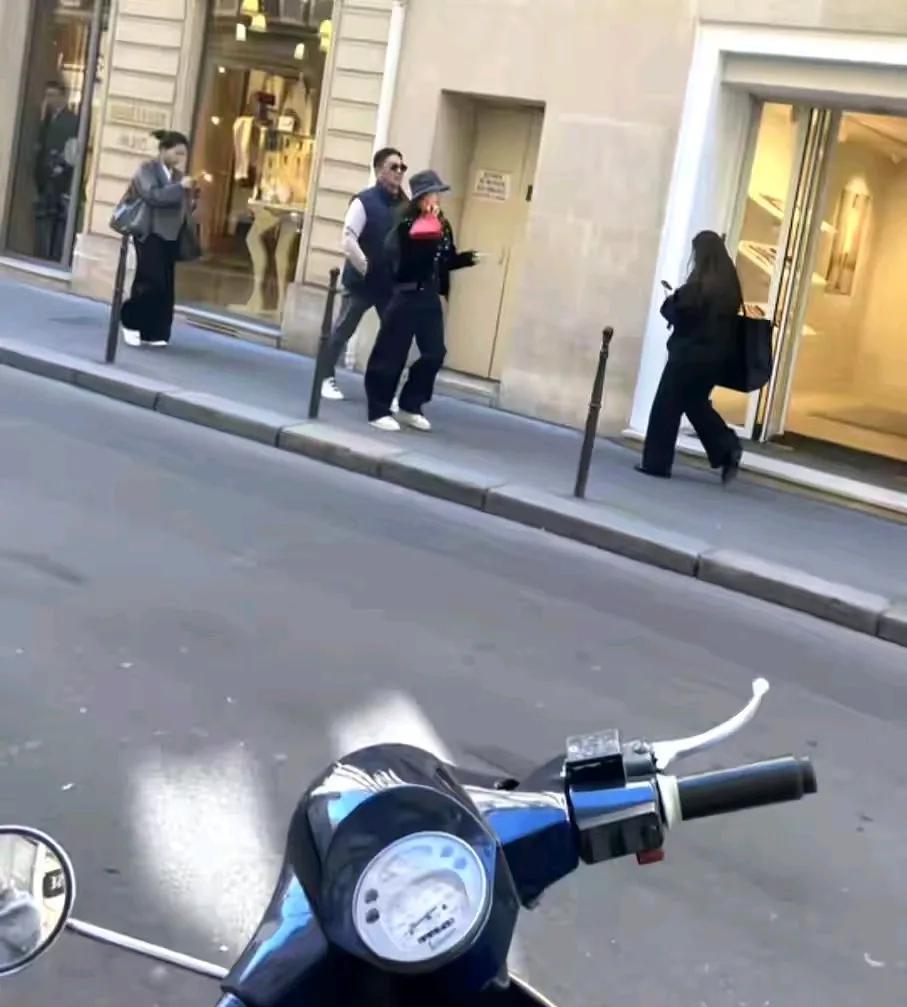 别瞎猜了，稍微有一阵子不同框就对疑神疑鬼，说感情有变，人家感情好着呢。看网友