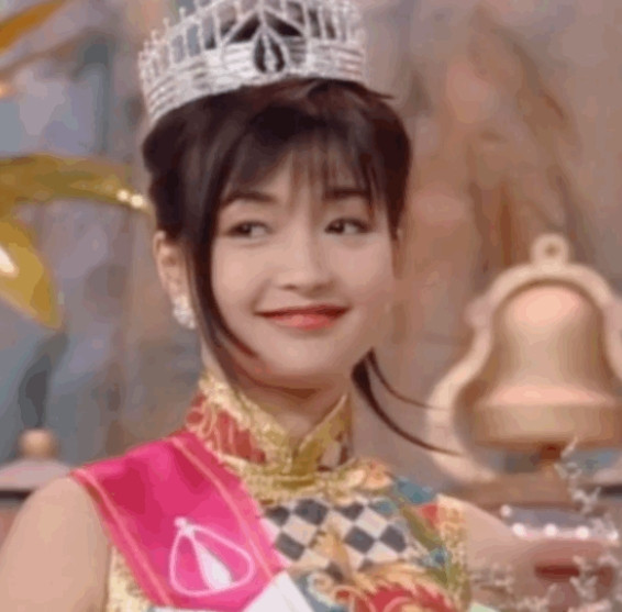 1994年，李绮红拿下港姐季军后，跟黎明在《阿sir早晨》里演起了小情侣，不久便