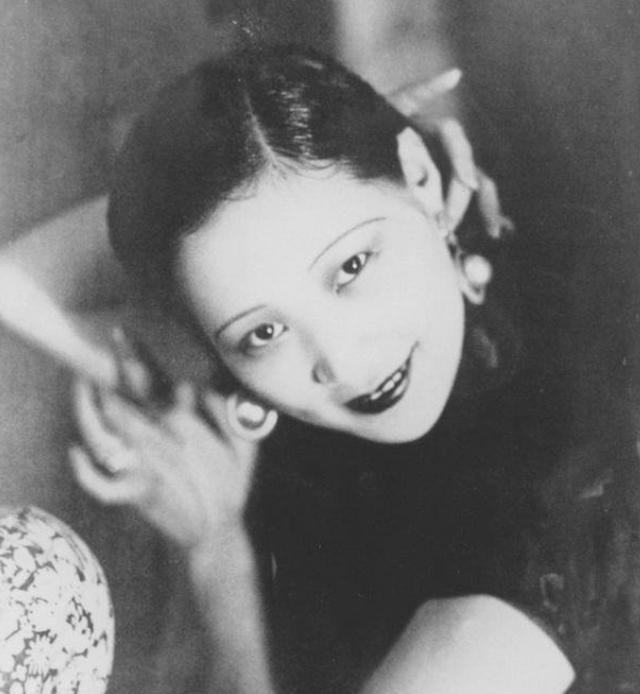 1946年戴笠死后遗物很多，汽车房屋不少，毛人凤却一件不用，连昔日戴笠的女人向影