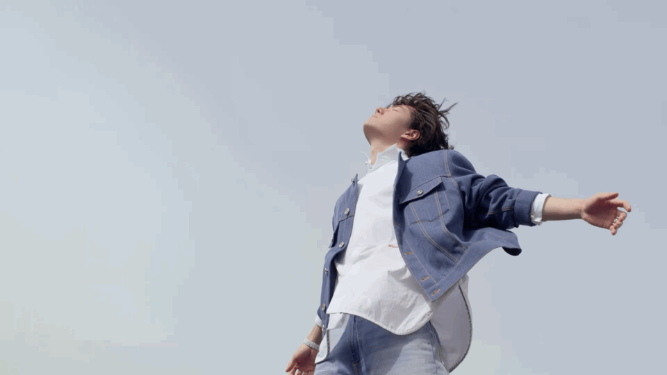 王一博将登上刚刚复刊的GQ四月封面，封面品牌来自CHANEL。GQ四月王一博封