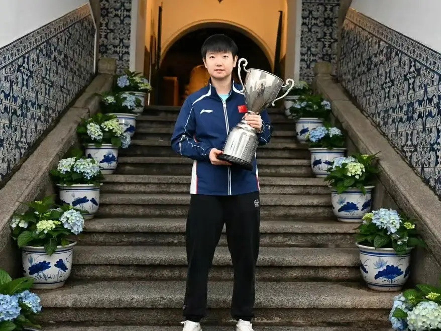 截至目前，2026年孙颖莎已经获得三冠，具体如下：1.2026海口亚洲杯决赛，孙