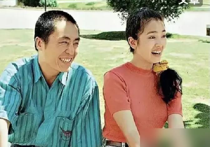 74岁的肖华，被张艺谋抛弃38年后，竟用最狠的一招“报复”了他。想当年，她