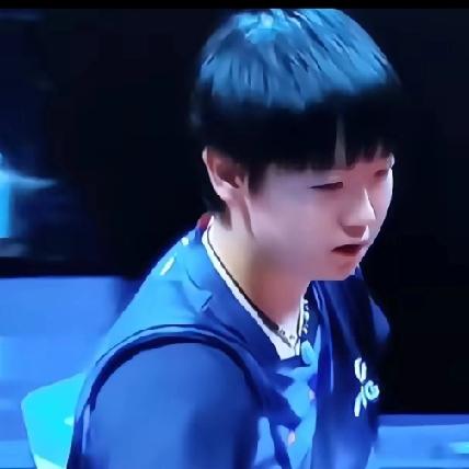 曼昱赢了，莎莎输了，造成这个局面的人是：现场观看孙颖莎的球迷，她们喊