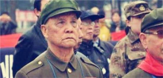 “我是一等战斗功臣,为何我孙子当兵却被拒绝了?”2000年元月上旬,湖北省咸宁市