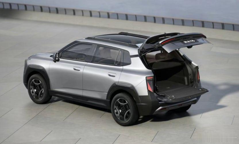 汽场全开大v聊车最近许多新车型在尾门上使用天地门设计，例如领克900，极氪9