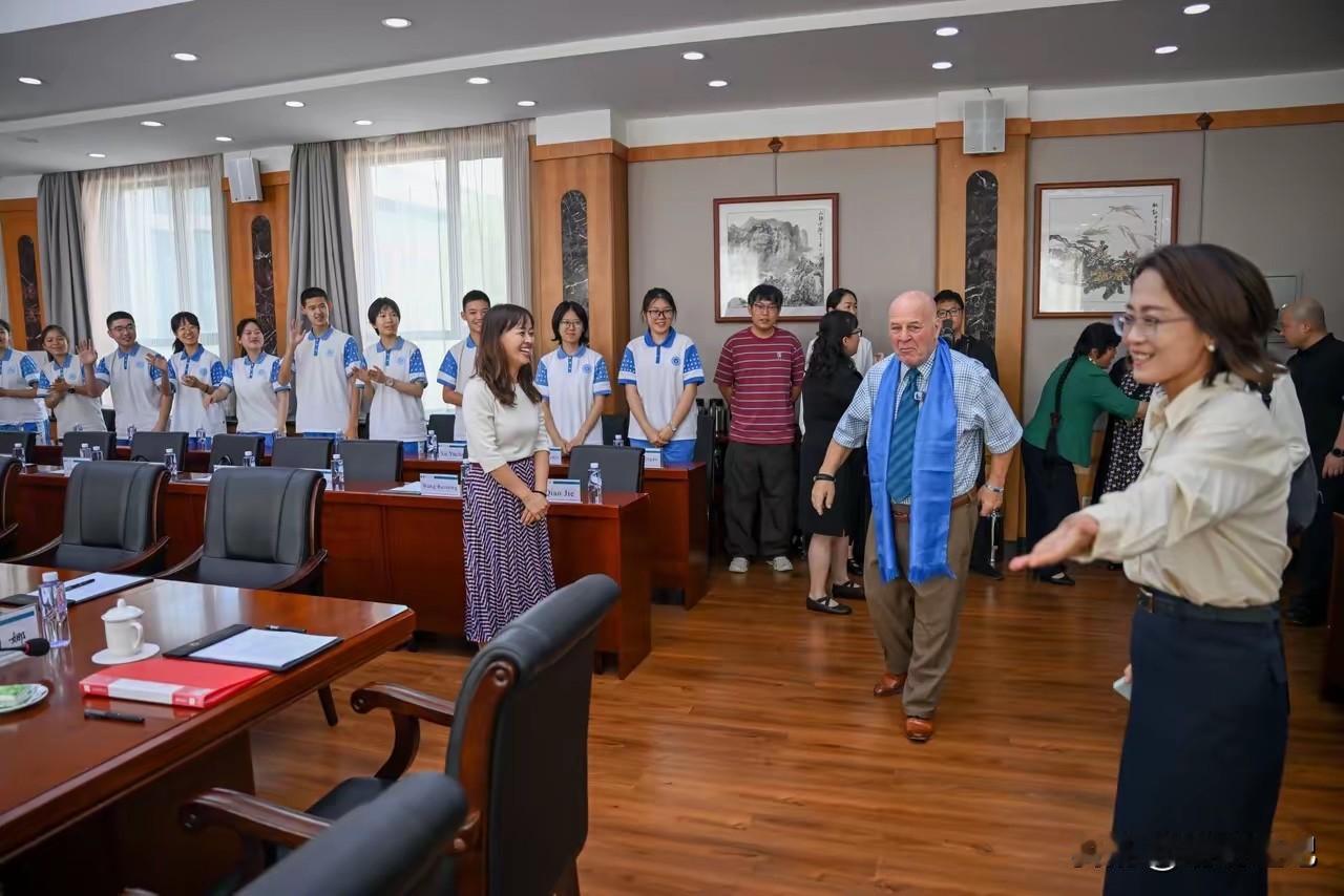 美国老人赛考斯还没走！10天行程刚过半，他一句话让全场破防​​很多人以为他见完