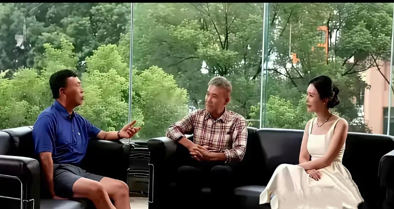 网友：这才是大佬的体面田朴珺专访段永平翻车！网友狂刷“不在一个频道”，得亏