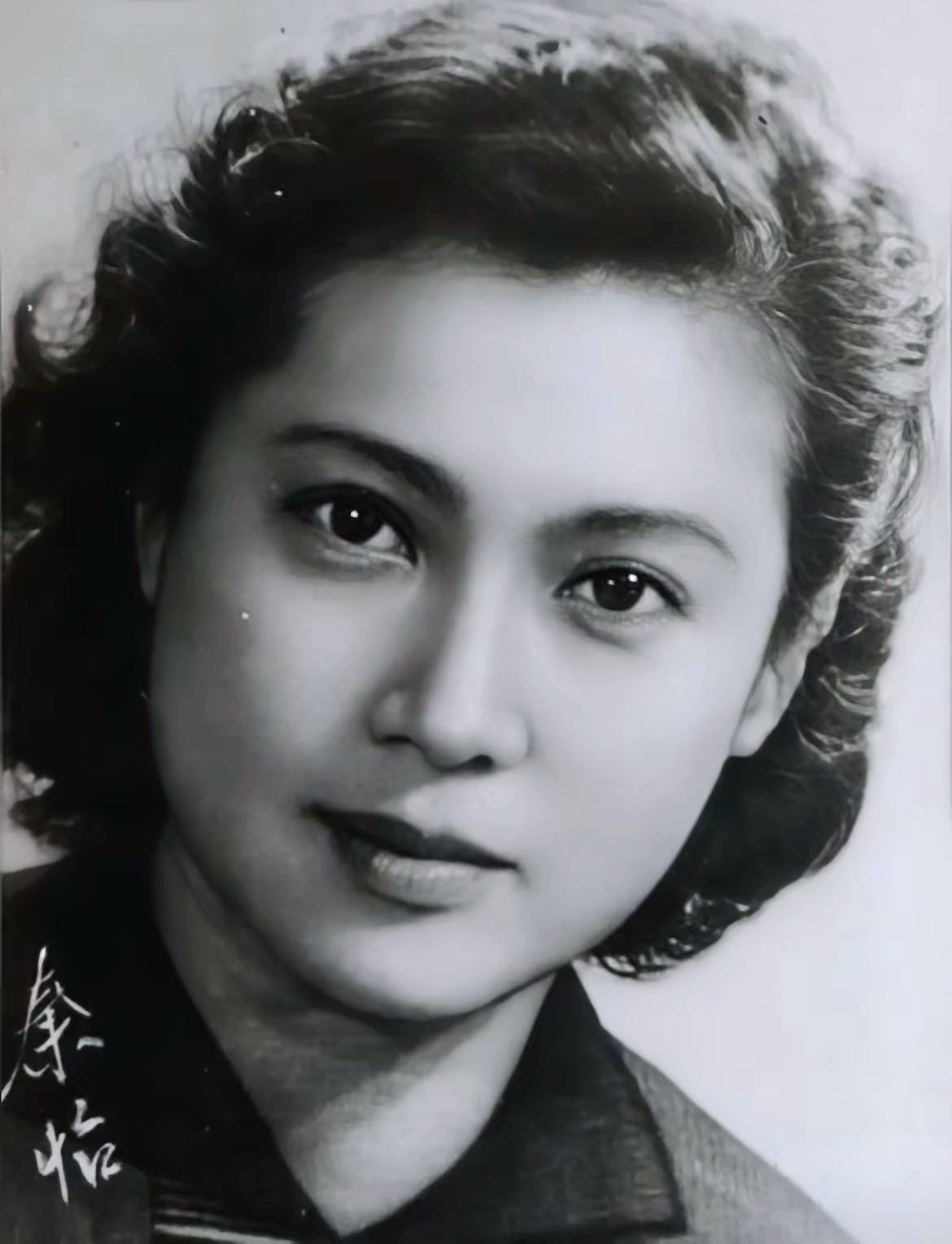  同样历经岁月洗礼：秦怡从容优雅老去，刘晓庆为何观感截然不同？秦怡刘晓庆