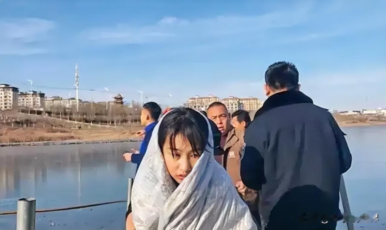 全网沸腾！宁夏13岁少女冰窟救4岁男童，匿名离场后一个谎言让无数人破防零下