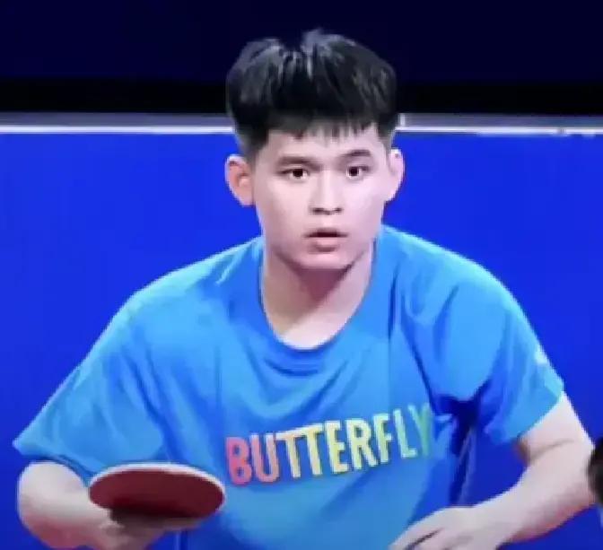 刷到个视频，讲林诗栋的故事挺戳人的。海南普通家庭的孩子，四岁时五块钱买的球