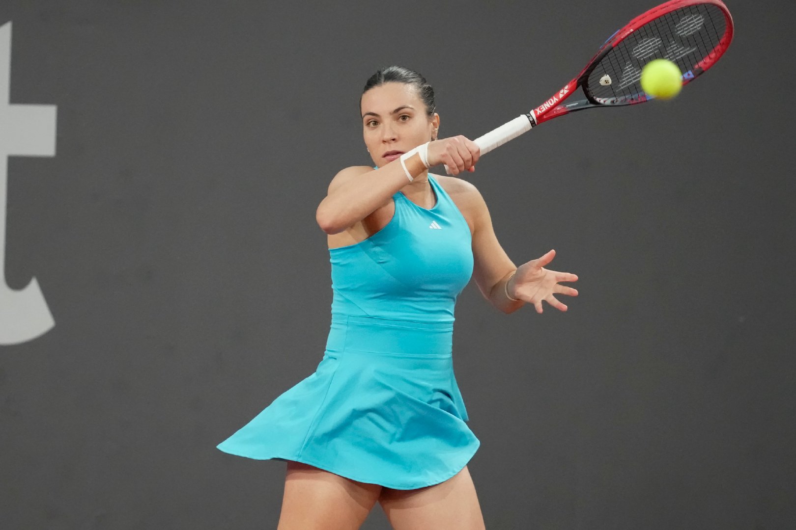 WTA500林茨站第二轮，鲁塞以4-66-46-4逆转去年赛会亚军雅斯特雷姆