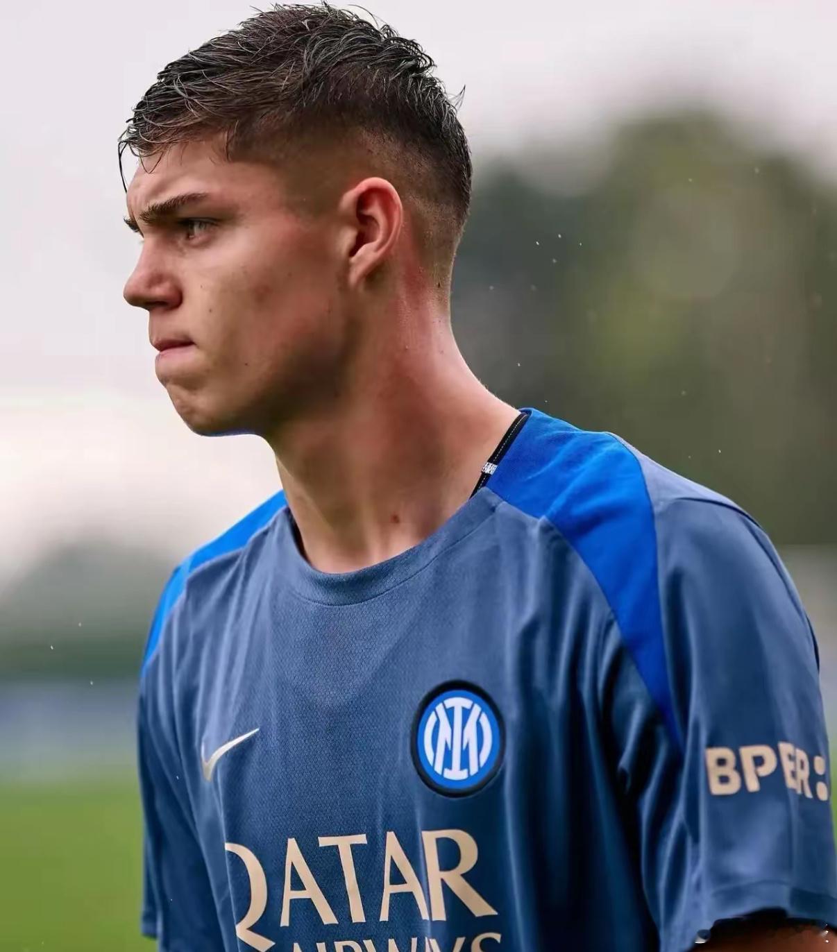 帕拉西奥斯算是砸手里了！根据米兰体育报的消息，国际米兰管理层已经不对阿根廷后卫帕