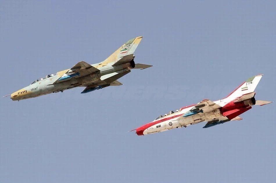 美：老弟，我看你家那防空导弹最近挺火啊，连隔壁巴巴羊都用得顺手。中：哪里的事