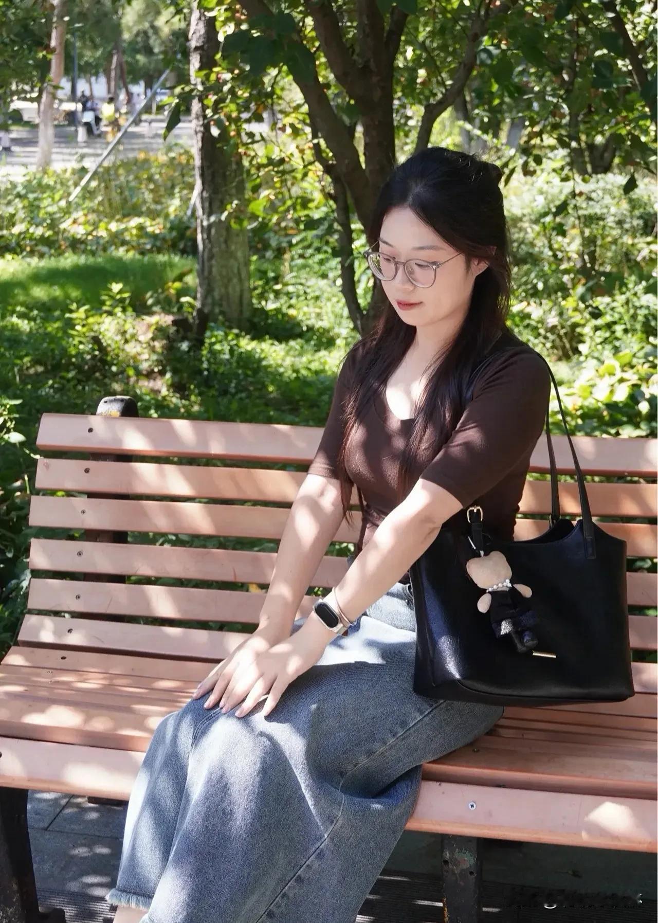 圆脸也能气场全开！温柔与自信并存，微笑自带治愈力，穿搭诠释独特