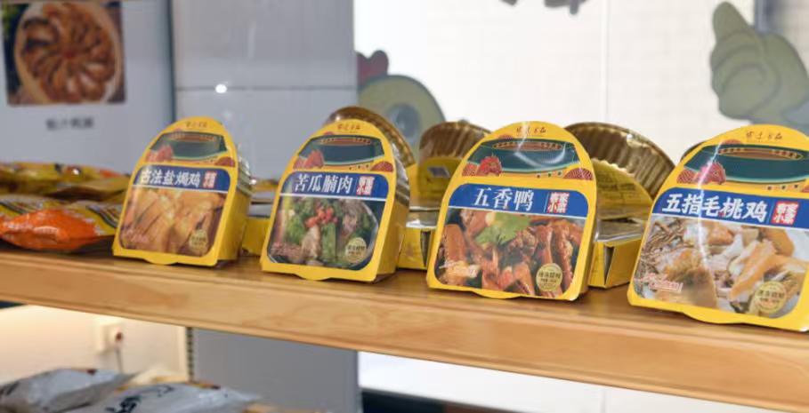 怎么判断一个饭店的菜究竟是不是预制菜？这么说吧，一句“不放盐”就能轻松测出来。点