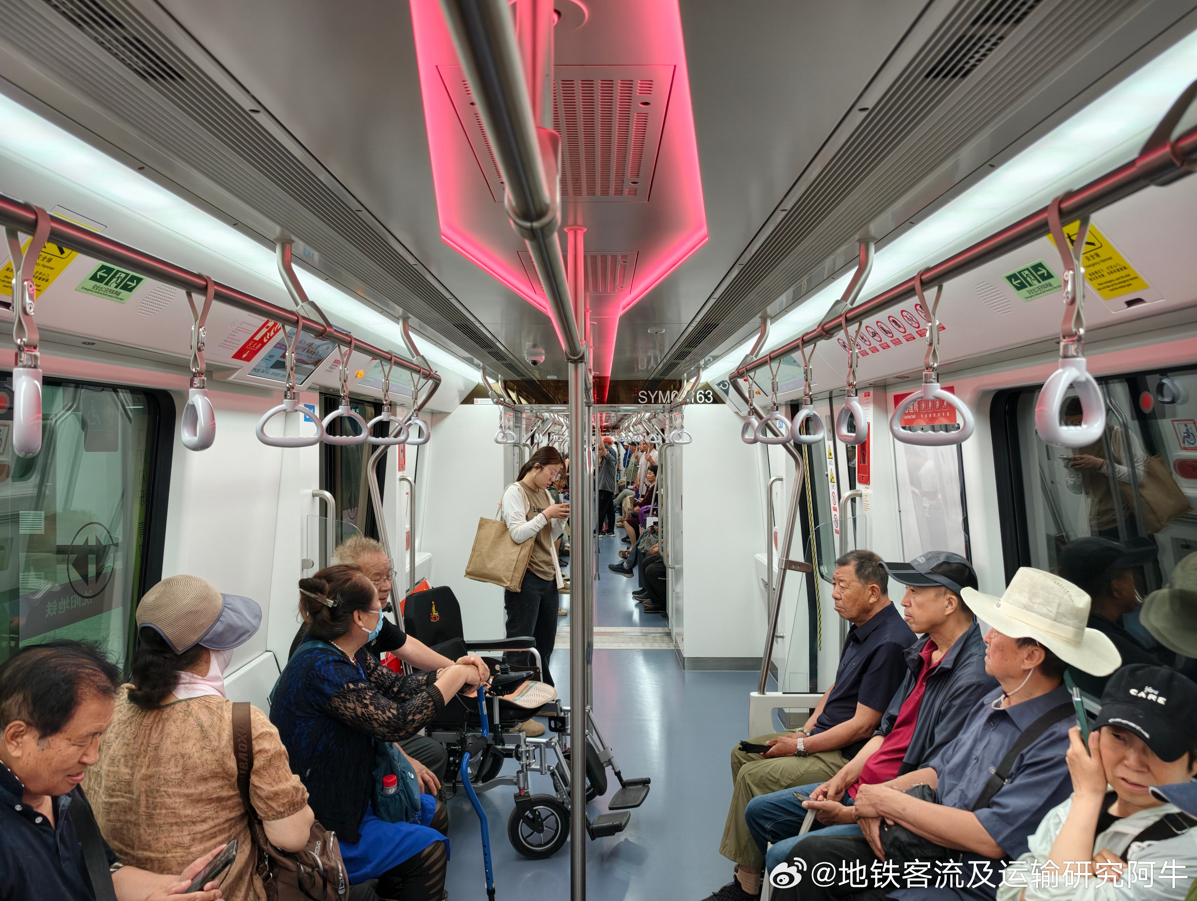 沈阳地铁沈阳地铁3号线网友投稿沈阳地铁3号线东段今日开通首日客流画面：10：3