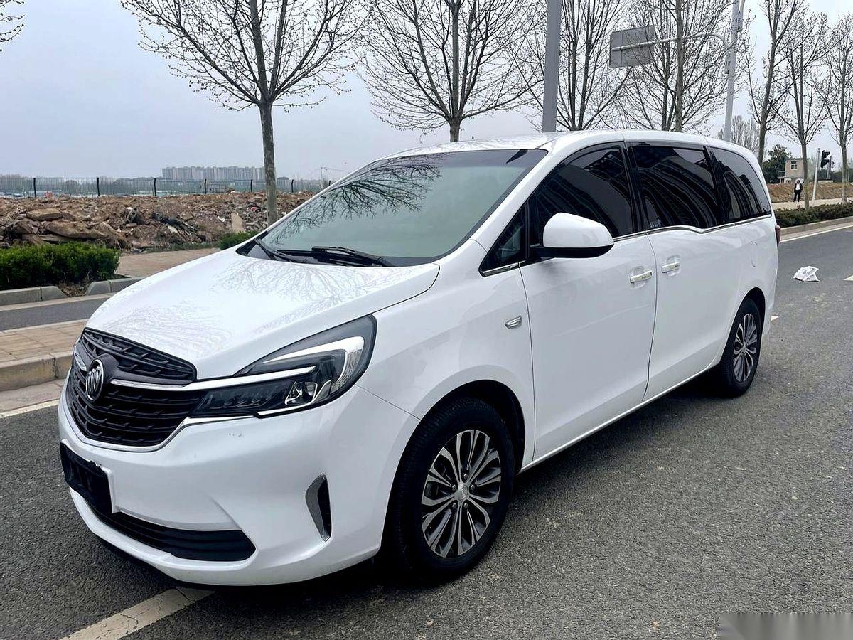 又一次长途，服务区一停车，后排俩孩子就跟蔫了的白菜一样瘫在座位上，一句话不想说。