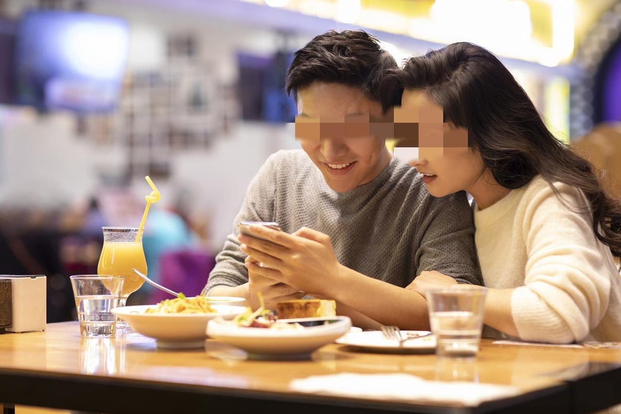 浙江永康，女子和男友因琐事大吵一架，各自离开，冷静下来后，女子觉得很不应该，便找