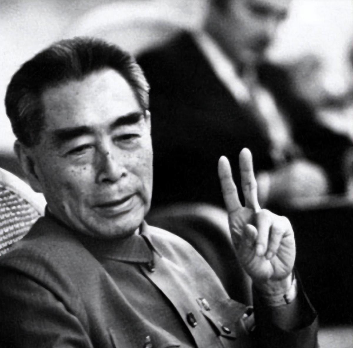 1975年周总理亲自决定出席贺龙追悼会，叶剑英两次下令提升葬礼的重要规格！19