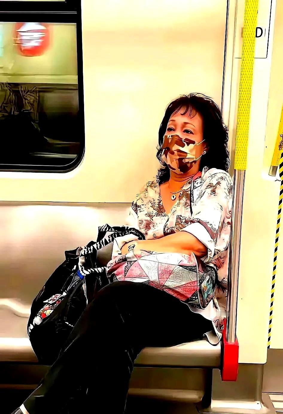 巩俐的皱纹，直接把内娱的遮羞布给扯了。2023年戛纳电影节，巩俐一张没修的生图