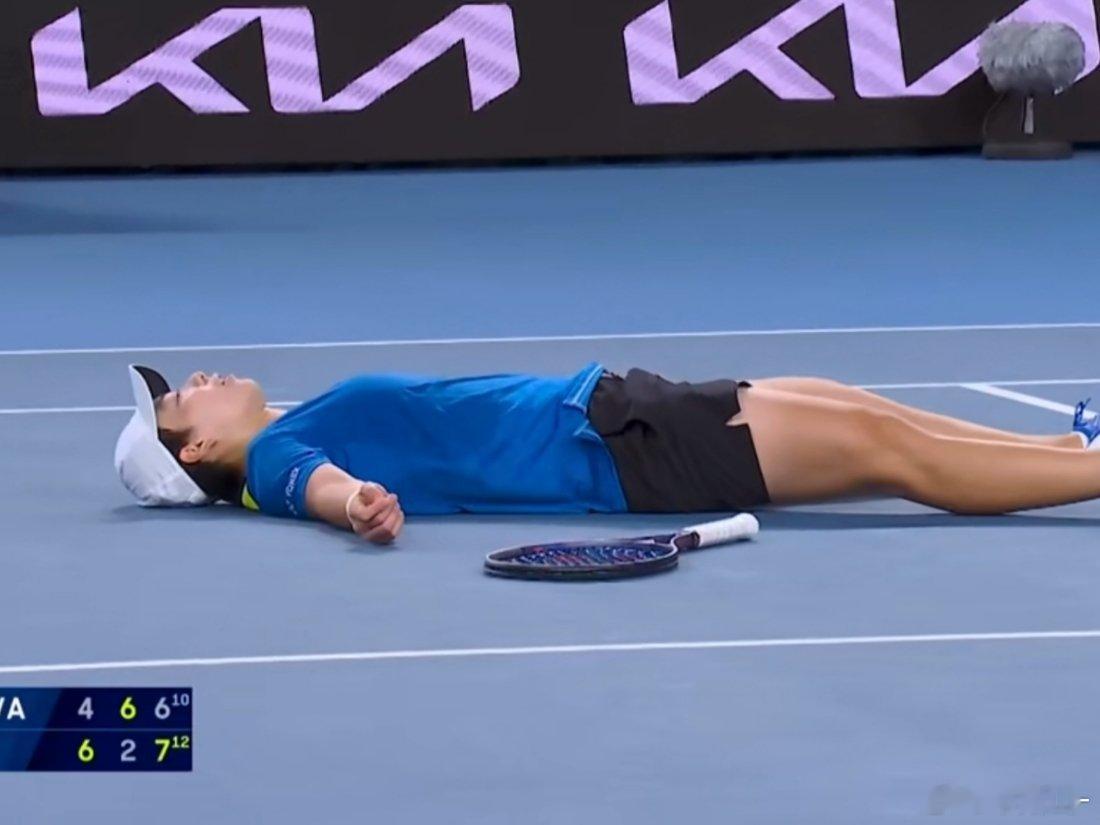 白卓璇！！！互救赛点，终于拿下！看的心都揪丝啦！！！下一轮能进中心球场！也是很值