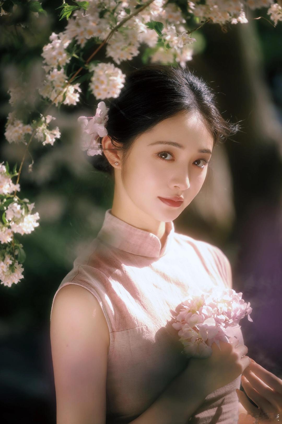 周洁琼她好像从小巷人家后就开窍了宜古宜今的气质周洁琼｜​​​