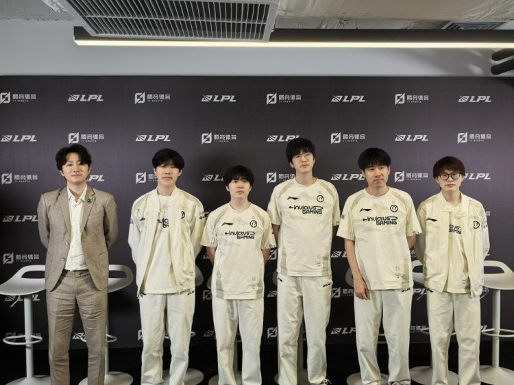 iG赛后群访 Rookie: BLG是很强的对手 我们复盘改正小失误就有机会