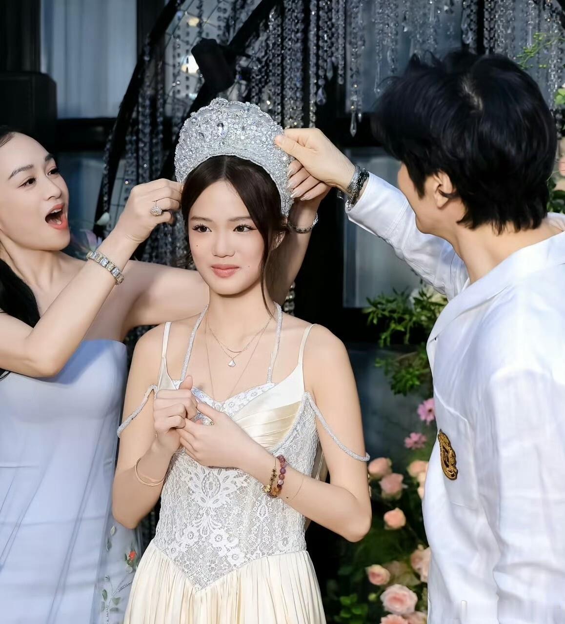 钟丽缇晒二女儿18岁生日照，大女儿没现身，16岁考拉身高已超过妈妈