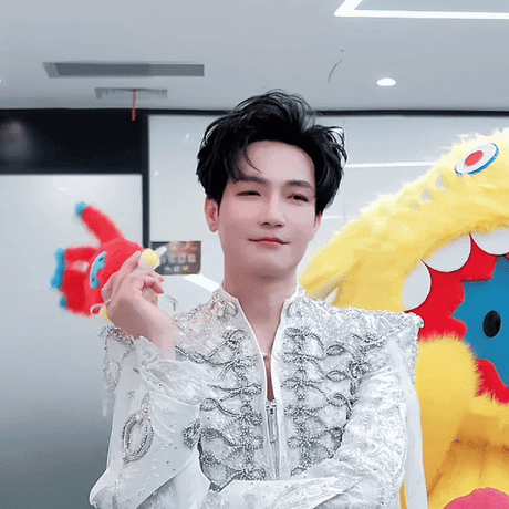 陈楚生南昌演唱会有惊喜嘉宾啊，太好了[大笑]！看着这长长的报批歌单。每一首都想