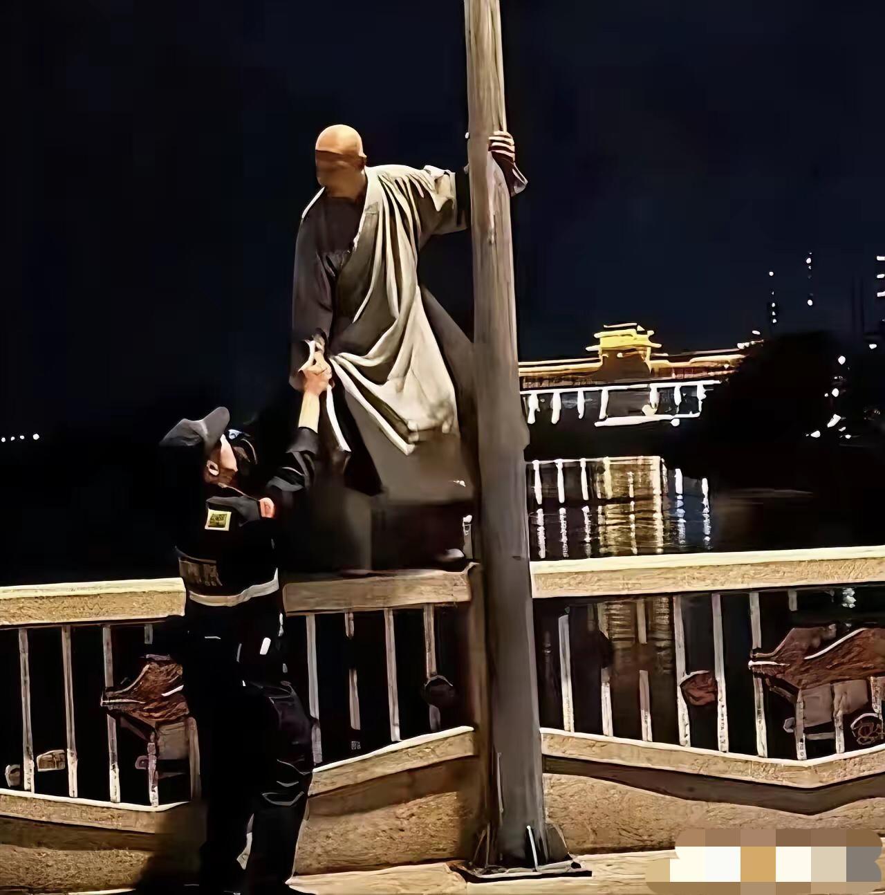 辟谣！2月4日在湛江吴川江心岛大桥跳江自杀的僧人释静觉，网友称扶灯大师，跳入鉴江