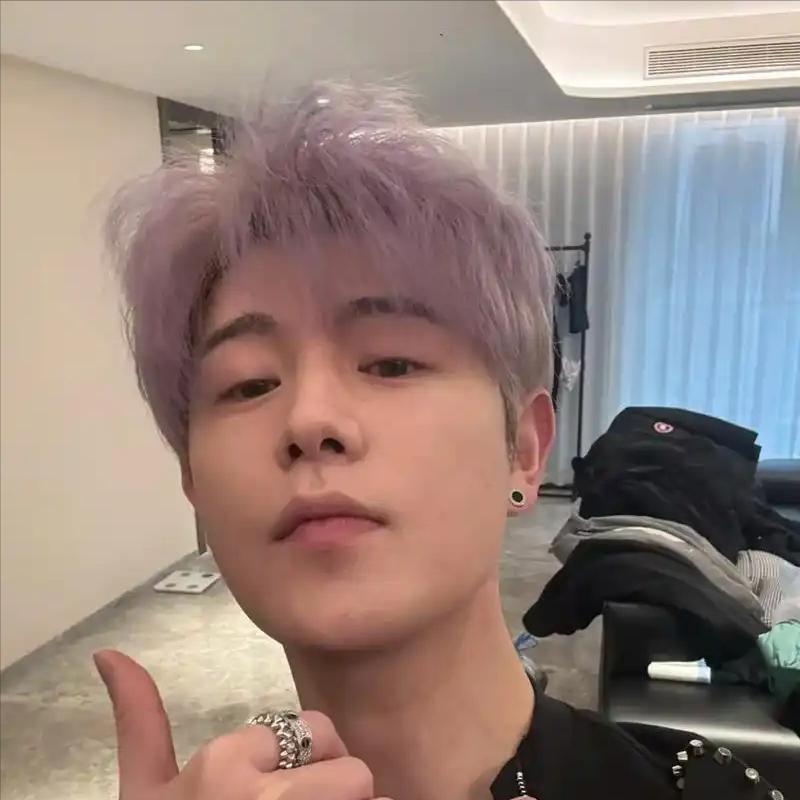 童锦程这下要哭了，不是因为他掉粉了，也不是因为他塌房了，而是因为他浪浪人生可