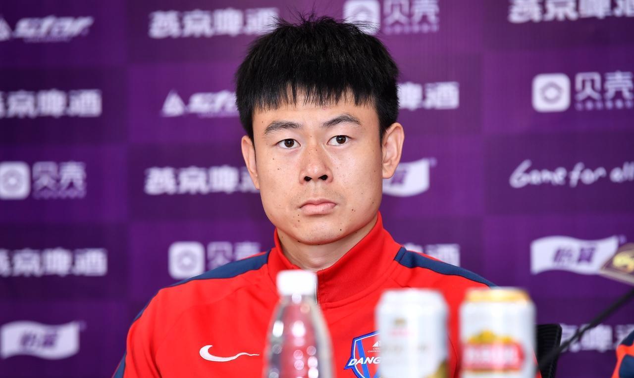最近，媒体报道了一位28岁的重庆球员温天鹏的情况温天鹏，赶上了中超金元时代的尾