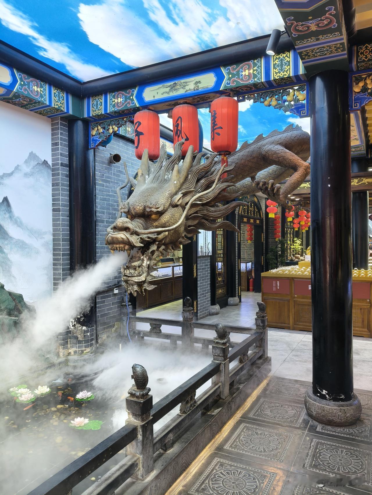 太原市商业闹市区的钟楼街是一个好去处！它把食品街、开化寺、大钟市场、华泰厚、开明